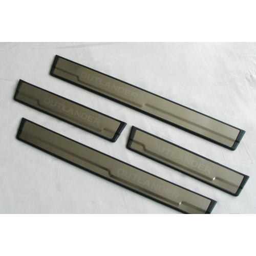 Накладки на пороги Mitsubishi Outlander 2018